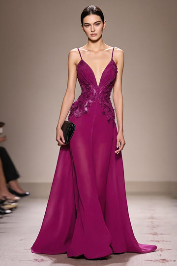 Robe de soirée longue à bretelles spaghetti appliquées prune